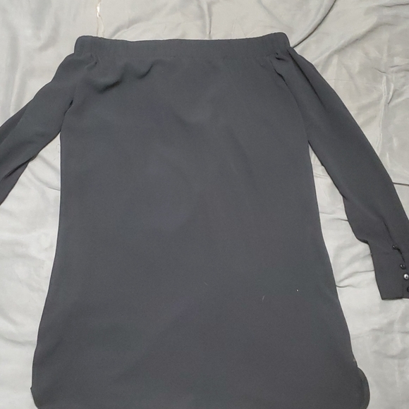 Off the shoulder Black Blouse - Picture 1 of 4